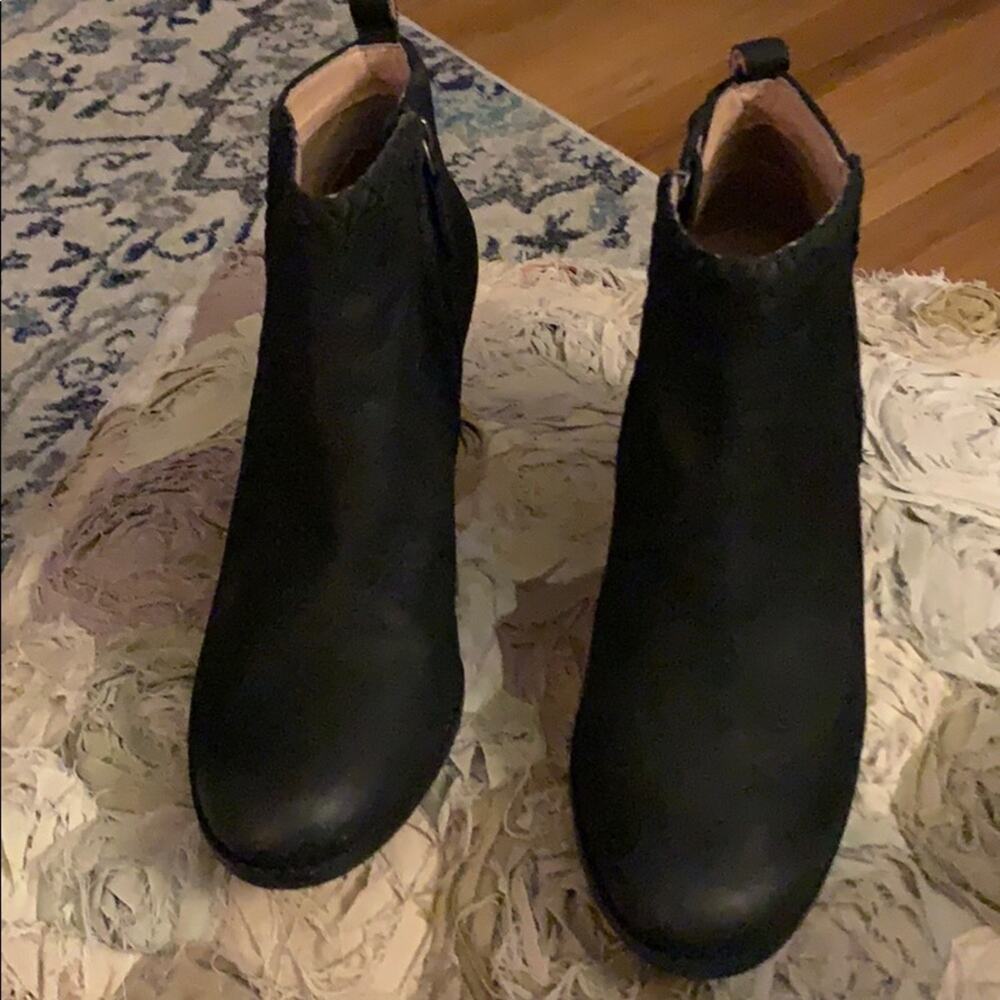 Nubuck leather booties